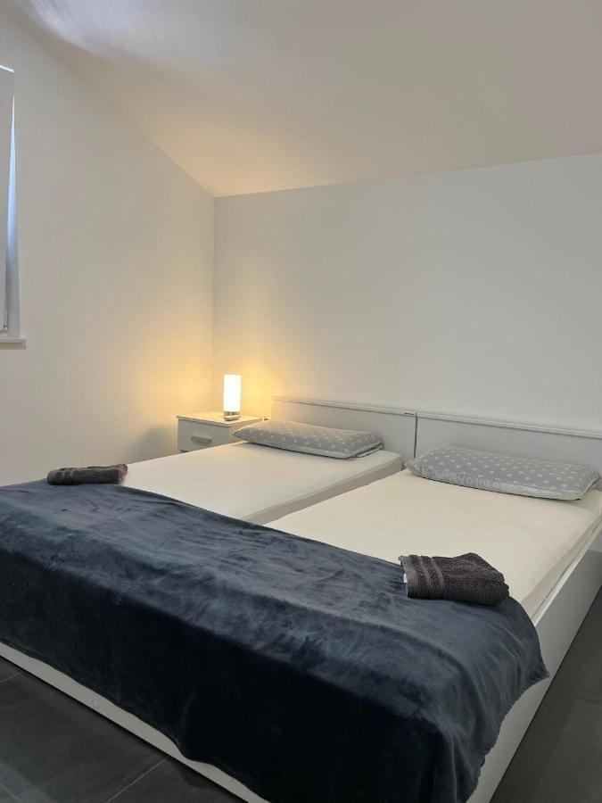 Apartment Vodice - Lovric Екстер'єр фото