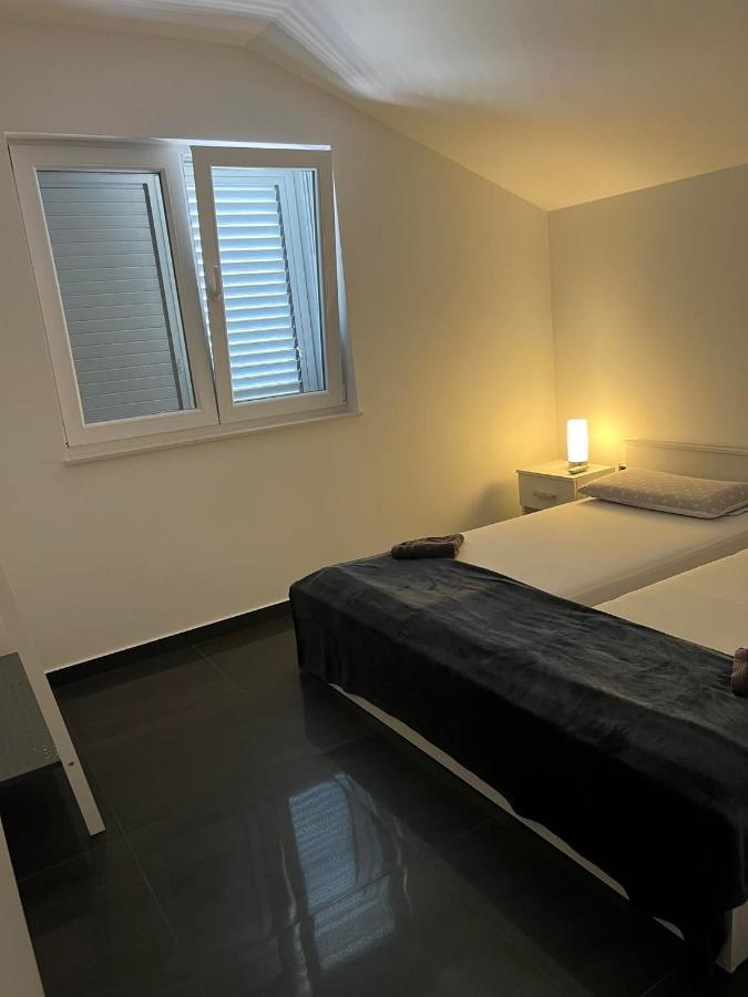 Apartment Vodice - Lovric Екстер'єр фото
