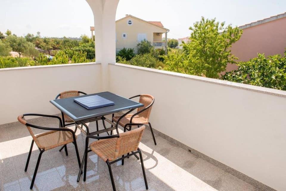 Apartment Vodice - Lovric Екстер'єр фото