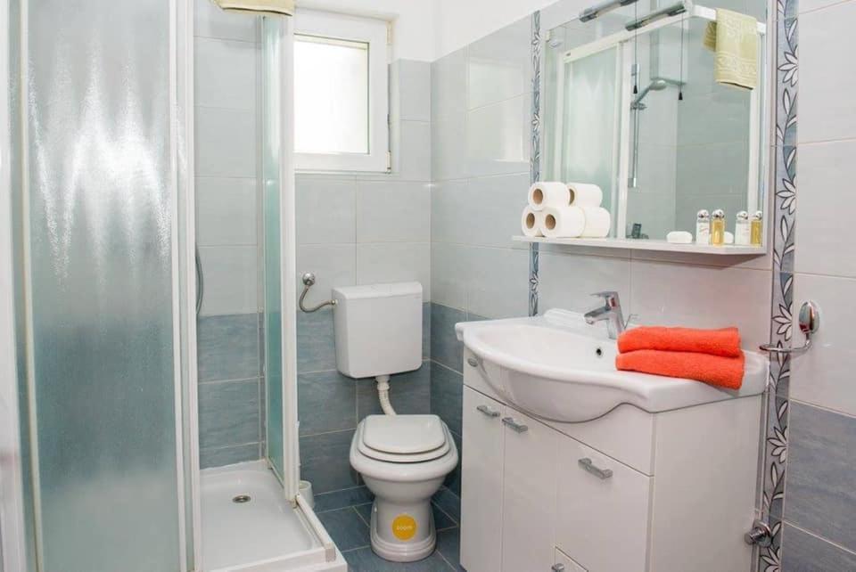 Apartment Vodice - Lovric Екстер'єр фото