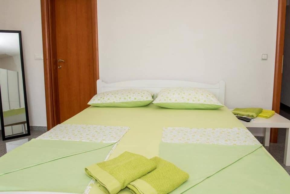 Apartment Vodice - Lovric Екстер'єр фото