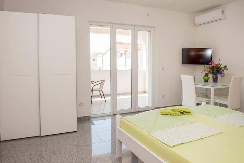 Apartment Vodice - Lovric Екстер'єр фото