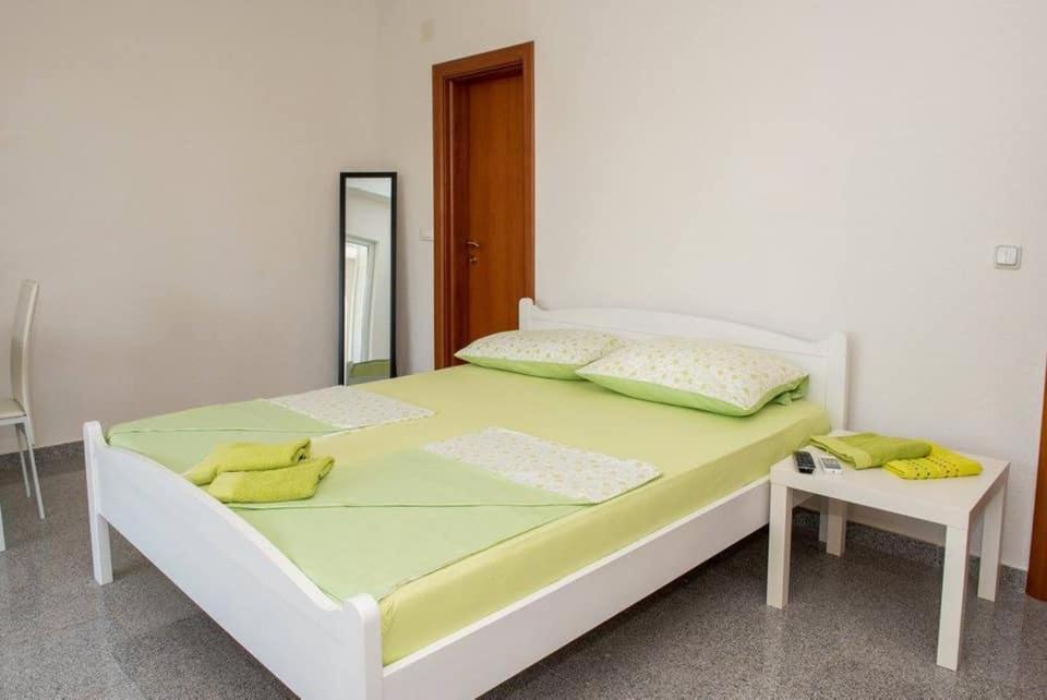 Apartment Vodice - Lovric Екстер'єр фото