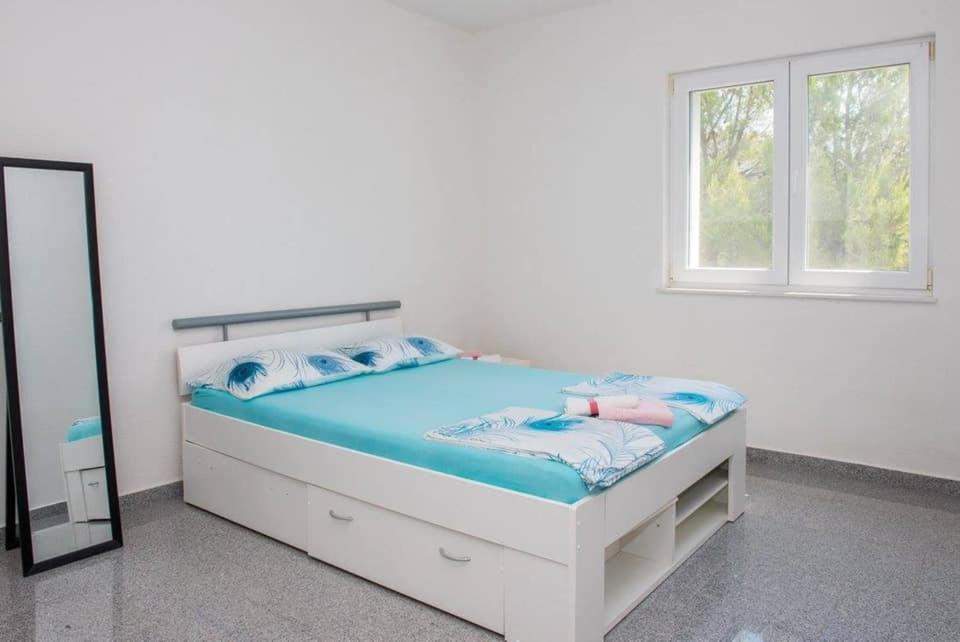 Apartment Vodice - Lovric Екстер'єр фото