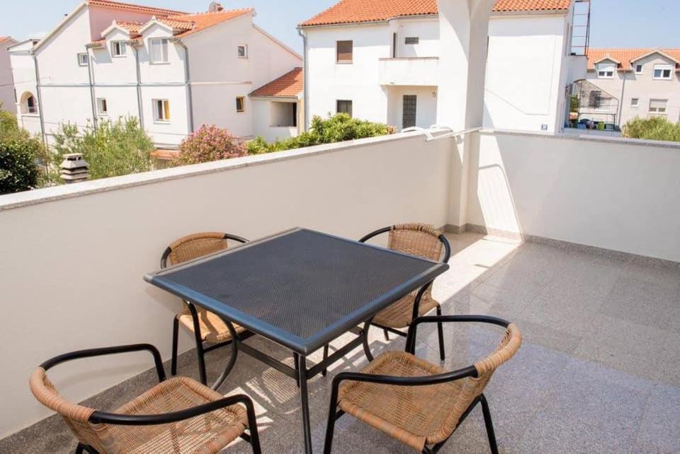 Apartment Vodice - Lovric Екстер'єр фото